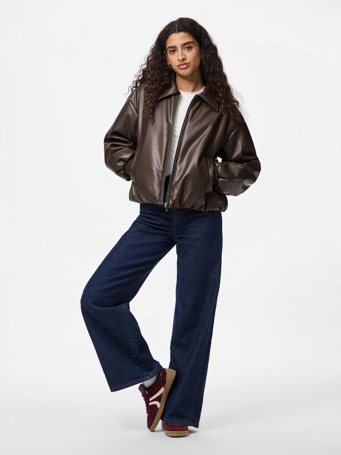 model_shot-front_full